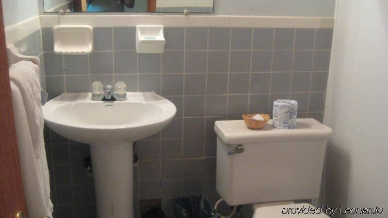 Oceanview Inn - Emerald Isle Room photo